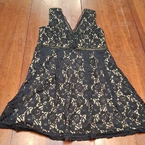 Black and Cream Lace Detail